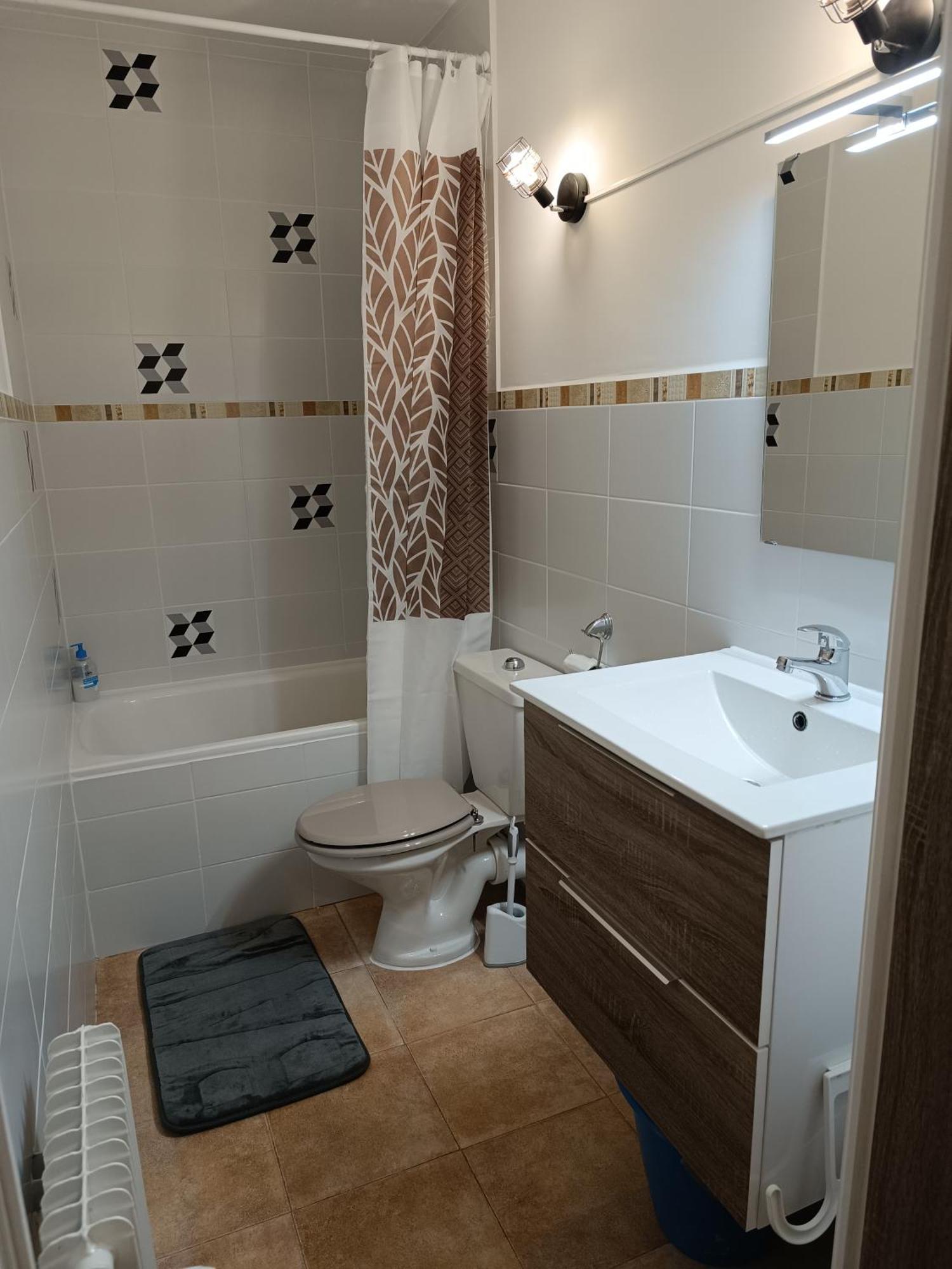 Studio Agreable Tout Confort Les Angles  Exterior photo
